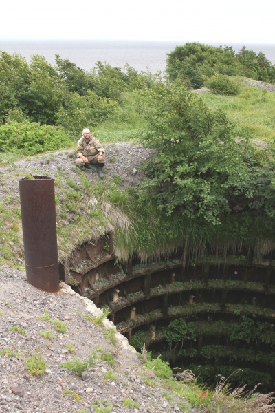Изображение:11 2015 1 Июль Август Советская Гавань - Магадан Вентиляционная шахта непостроенного тоннеля на Сахалин.jpg